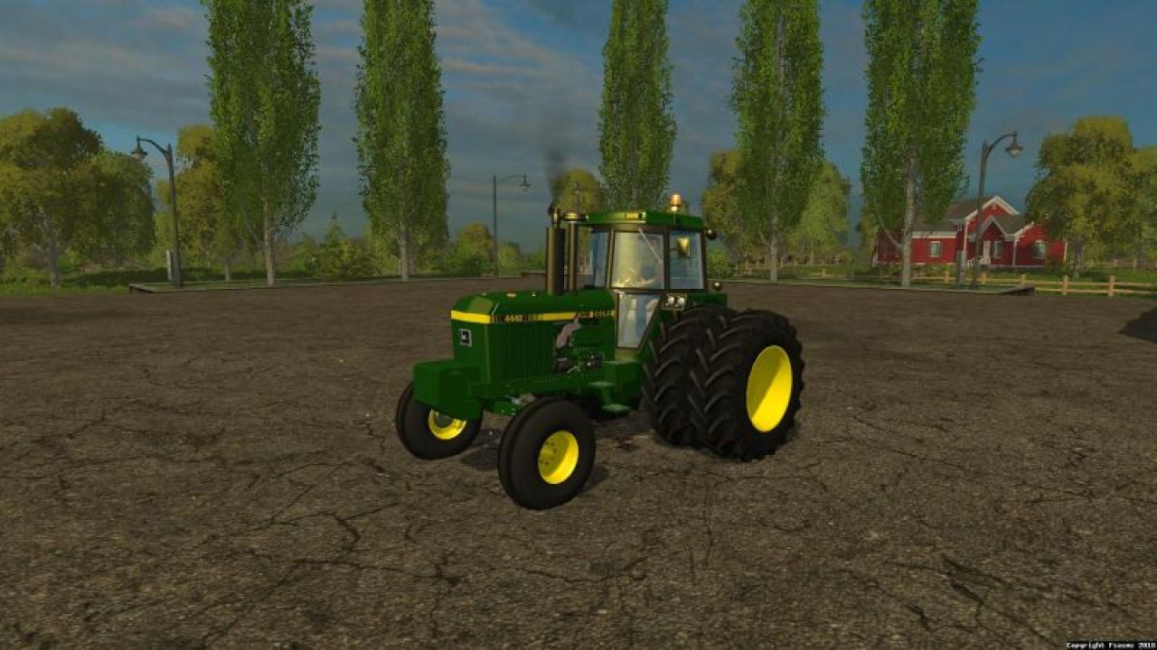 John Deere 4440