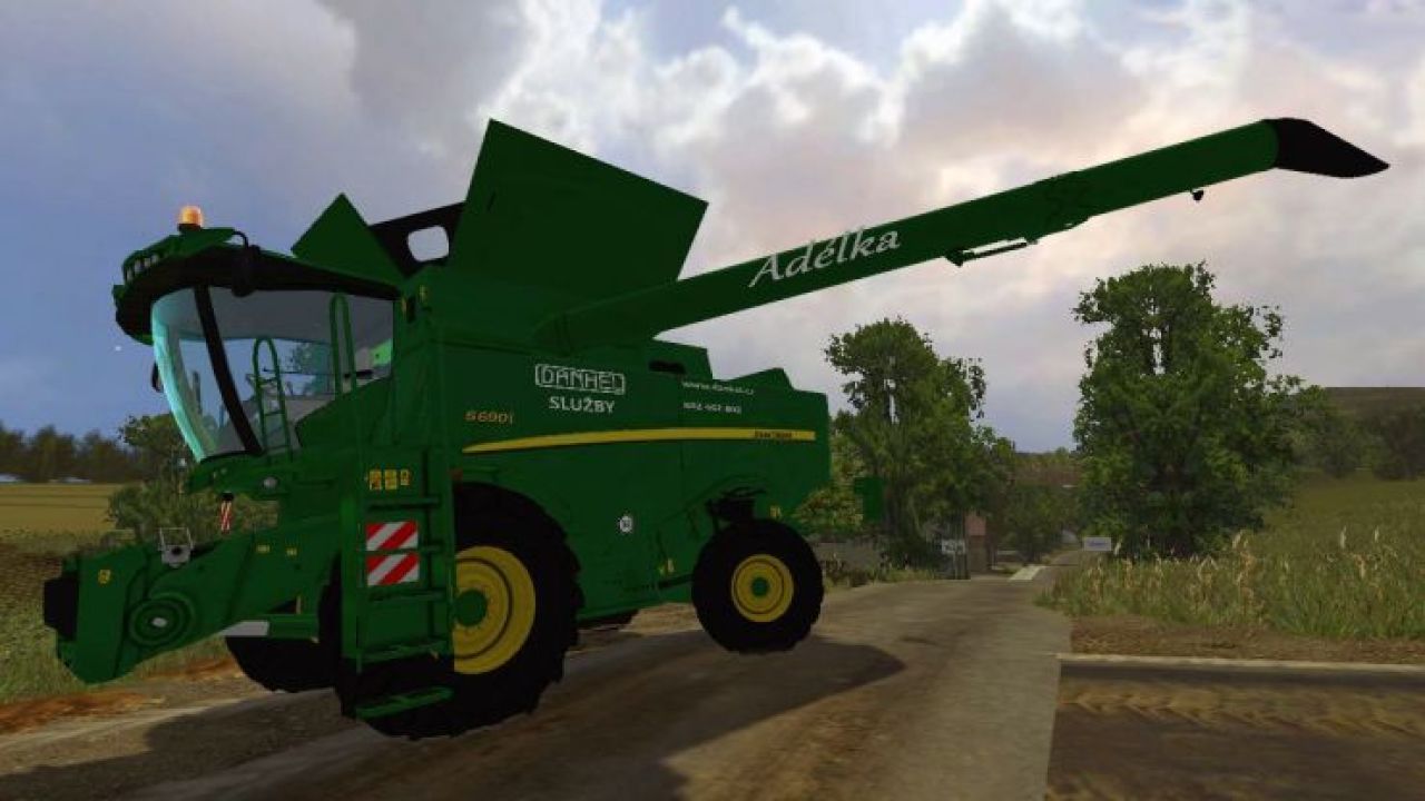 John Deere S690i