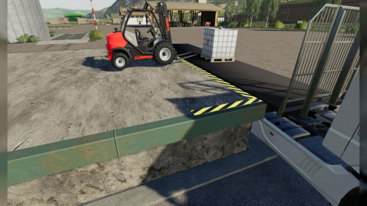 TRACTORS-FS17 Hydraulic loading ramp